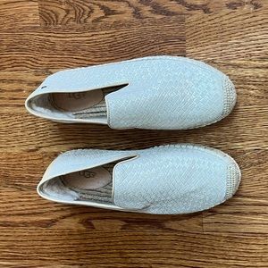 Ugg Size 7 Womens shoes/slippers EUC